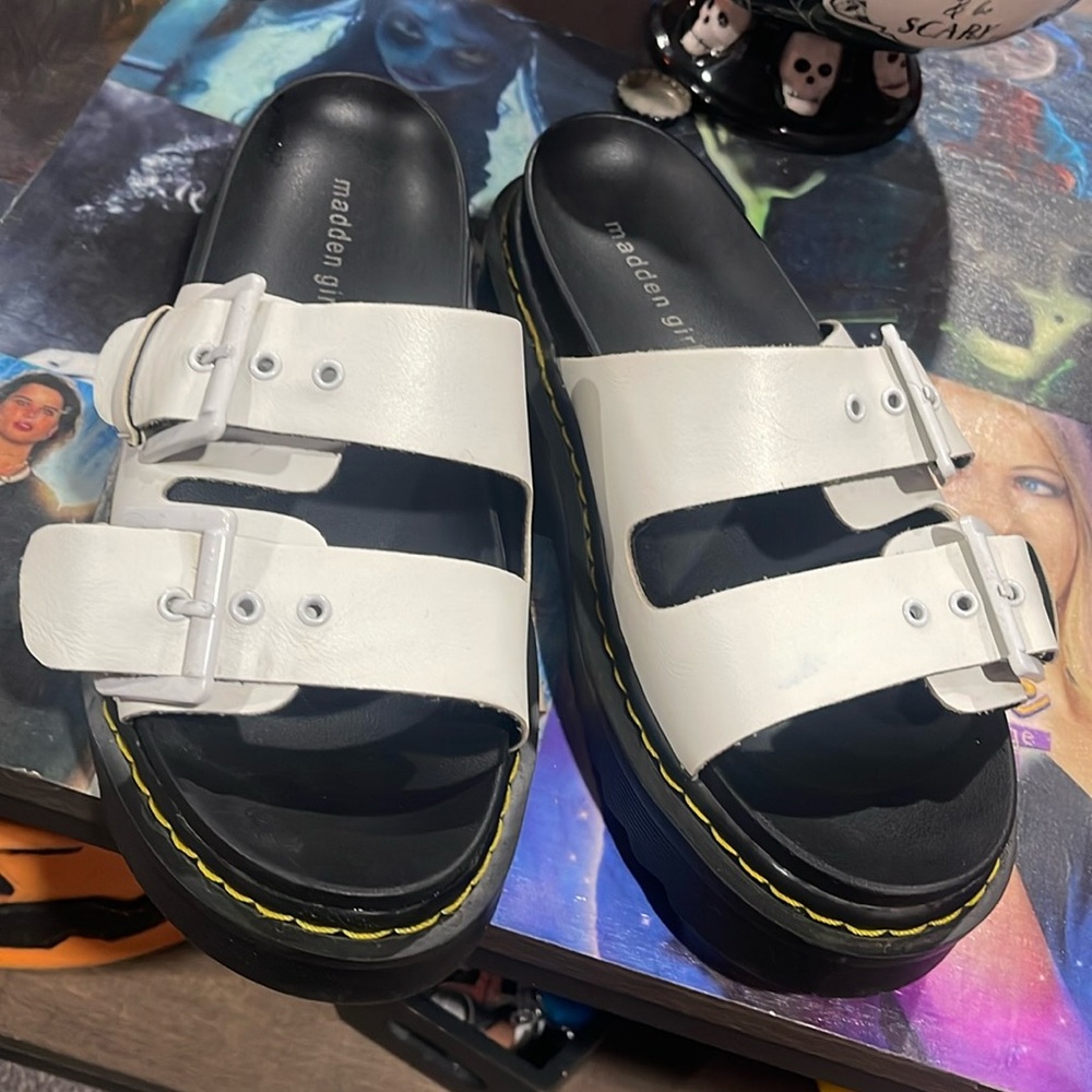 Platform sandals